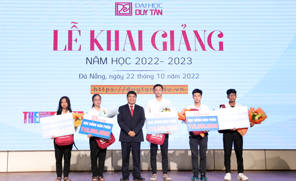 Đại học Duy Tân: Trao 385 suất học bổng, tổng trị giá gần 21,5 tỉ đồng